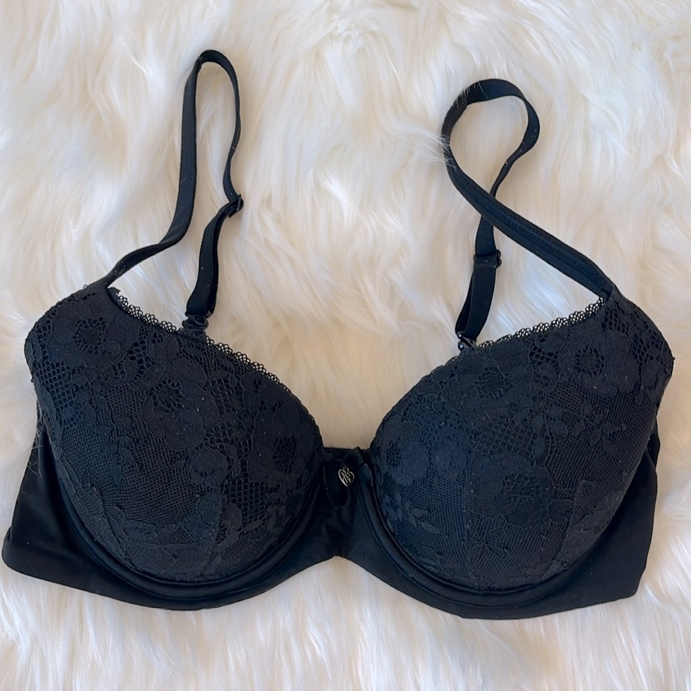 Victoria’s Secret Body by Victoria Lined Demi Lace Black 34D